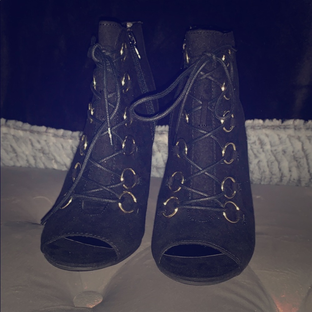 Black & Gold peep toe